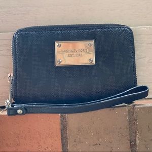 Small Michael Kors wallet wristlet
